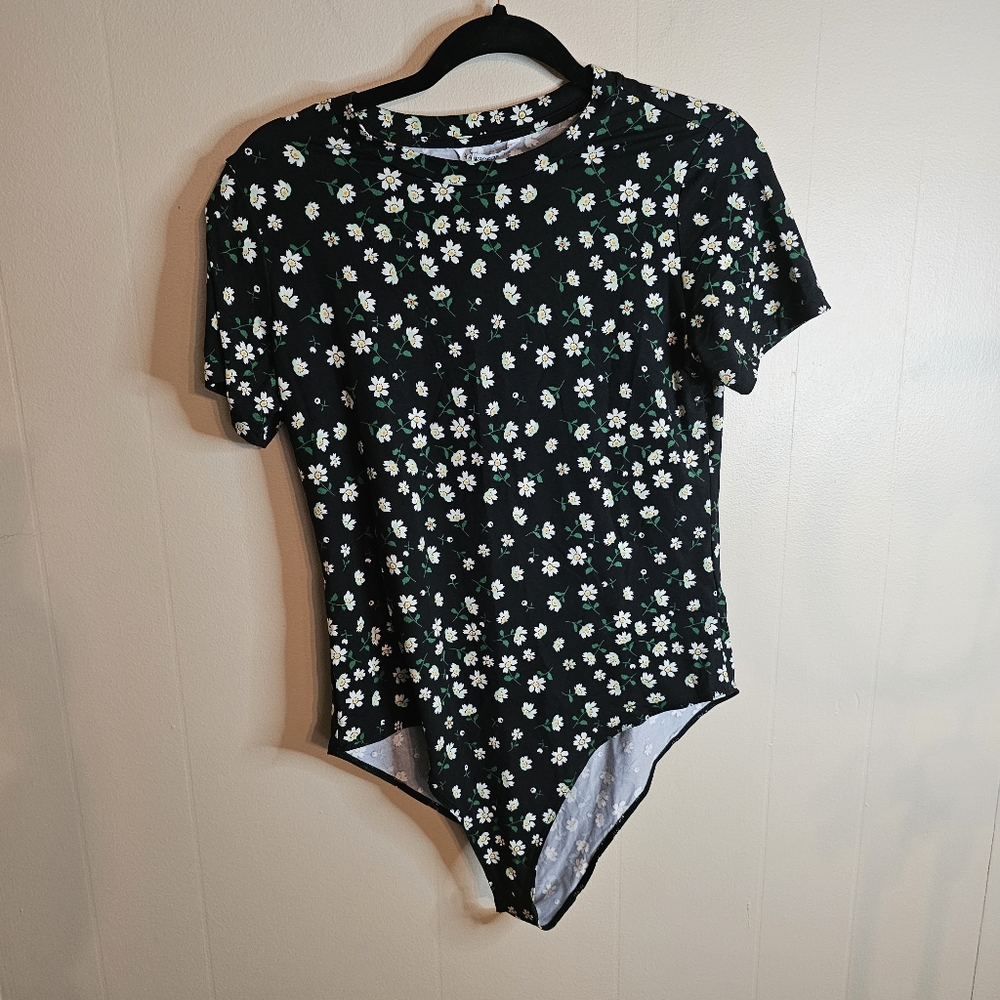 MANGOPOP Women's Round Neck Short Sleeve Daisy Floral T Shirt Bodysuit